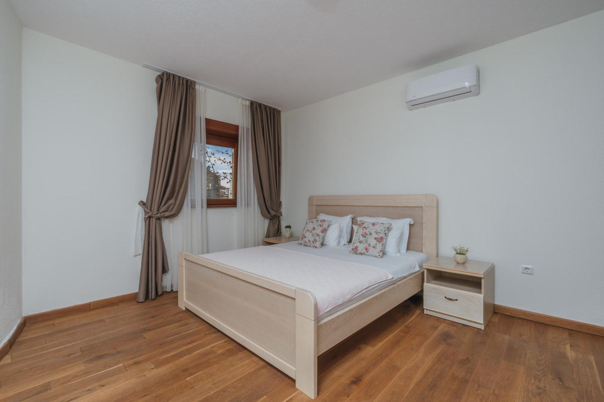 Apartments Pietra Mare Petrovac Exteriör bild