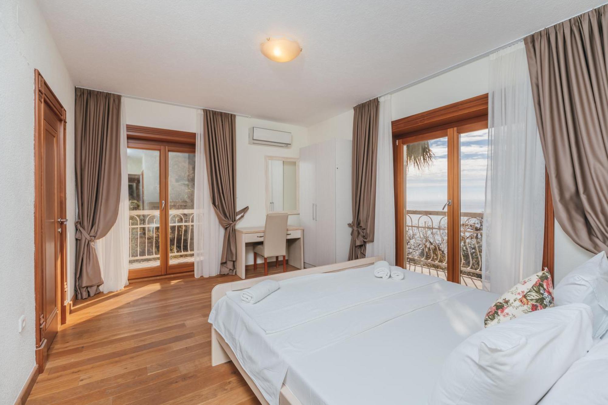 Apartments Pietra Mare Petrovac Exteriör bild