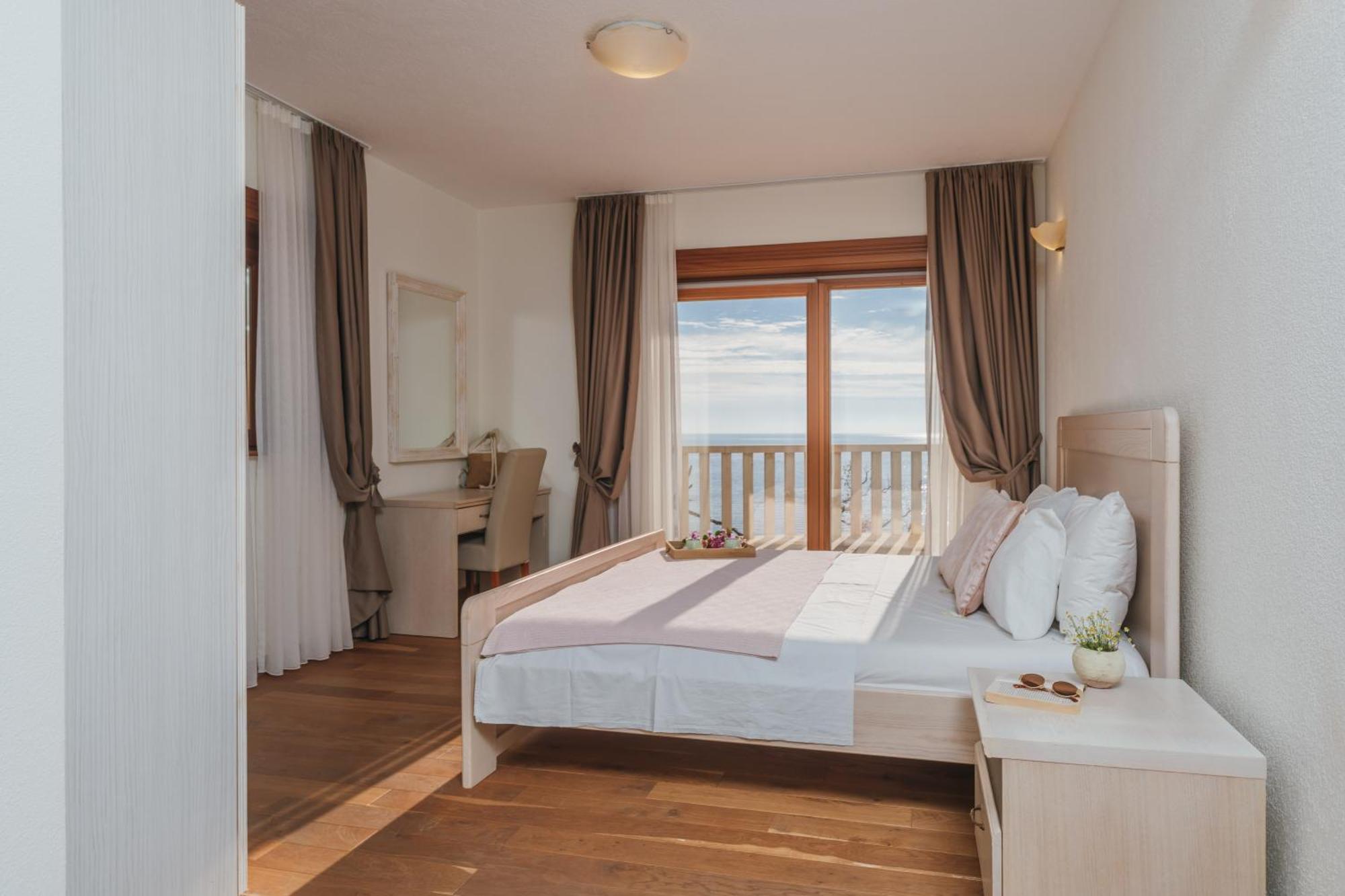 Apartments Pietra Mare Petrovac Exteriör bild